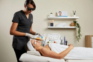 IPL Skin Therapy – Slowing Down The Visible Signs of Ageing - IPL Acne Management In Use
