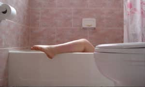 Spider Veins Blog Image Legs on Bath Tub